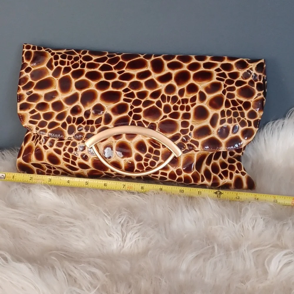 Hobo Medium Size Clutch - Picture 2 of 14